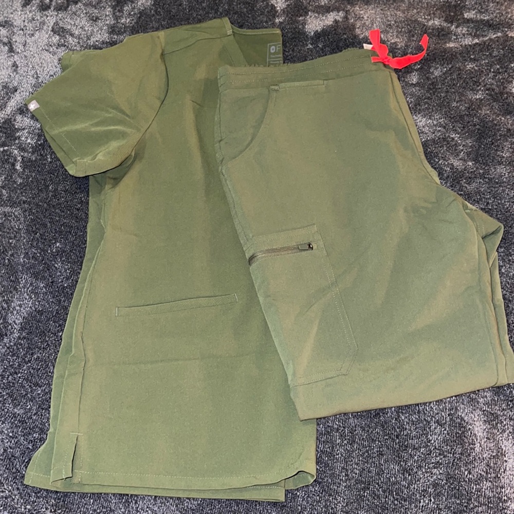 Dark Olive Figs Scrub Set